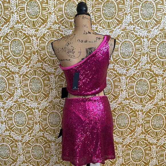 NWT Lulu’s Come My Way Magenta Sequin One-Shoulder Two-Piece Mini Dress size M - Picture 10 of 13